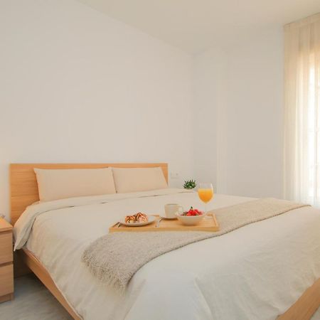 Modern Apt - Luxe Queen Bed - Walk To Isla Magica セビリア エクステリア 写真