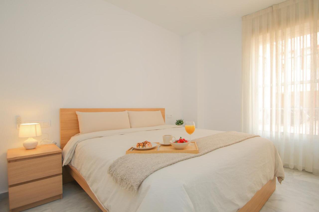 Modern Apt - Luxe Queen Bed - Walk To Isla Magica セビリア エクステリア 写真