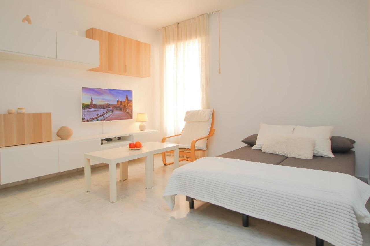 Modern Apt - Luxe Queen Bed - Walk To Isla Magica セビリア エクステリア 写真